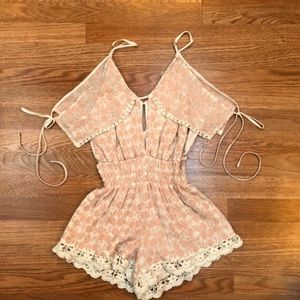 🌸Embroidered romper